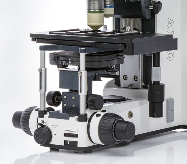 Commandes de mises au point (Objectifs et condenseur) déportées pour plus d'ergonomie sur ZEISS AxioExaminer