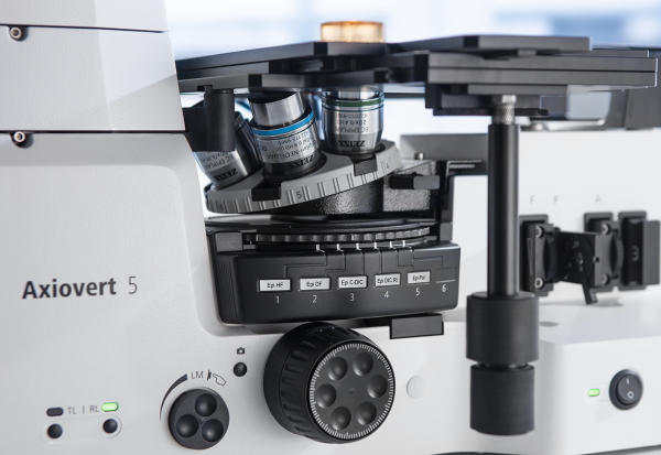 Modalité d'illumination sur le microscope inversé ZEISS AxioVert 5 MAT